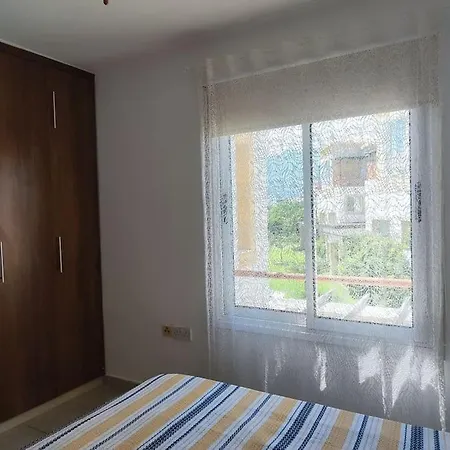 Daire Havuzlu Site Ici Plaja Yakin Ev *