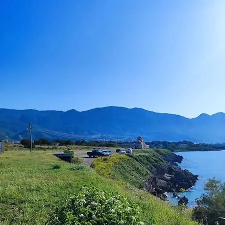 Havuzlu Site Ici Plaja Yakin Ev Girne