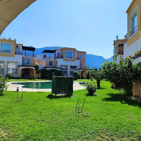 Apartment Havuzlu Site Ici Plaja Yakin Ev *