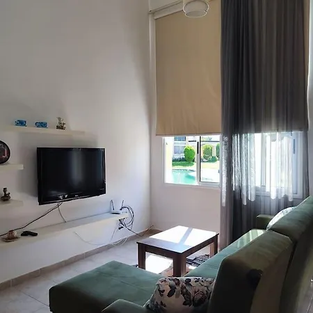 Apartment Havuzlu Site Ici Plaja Yakin Ev *