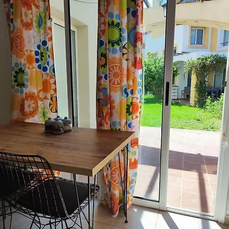 Havuzlu Site Ici Plaja Yakin Ev Kyrenia (Northern Cyprus)